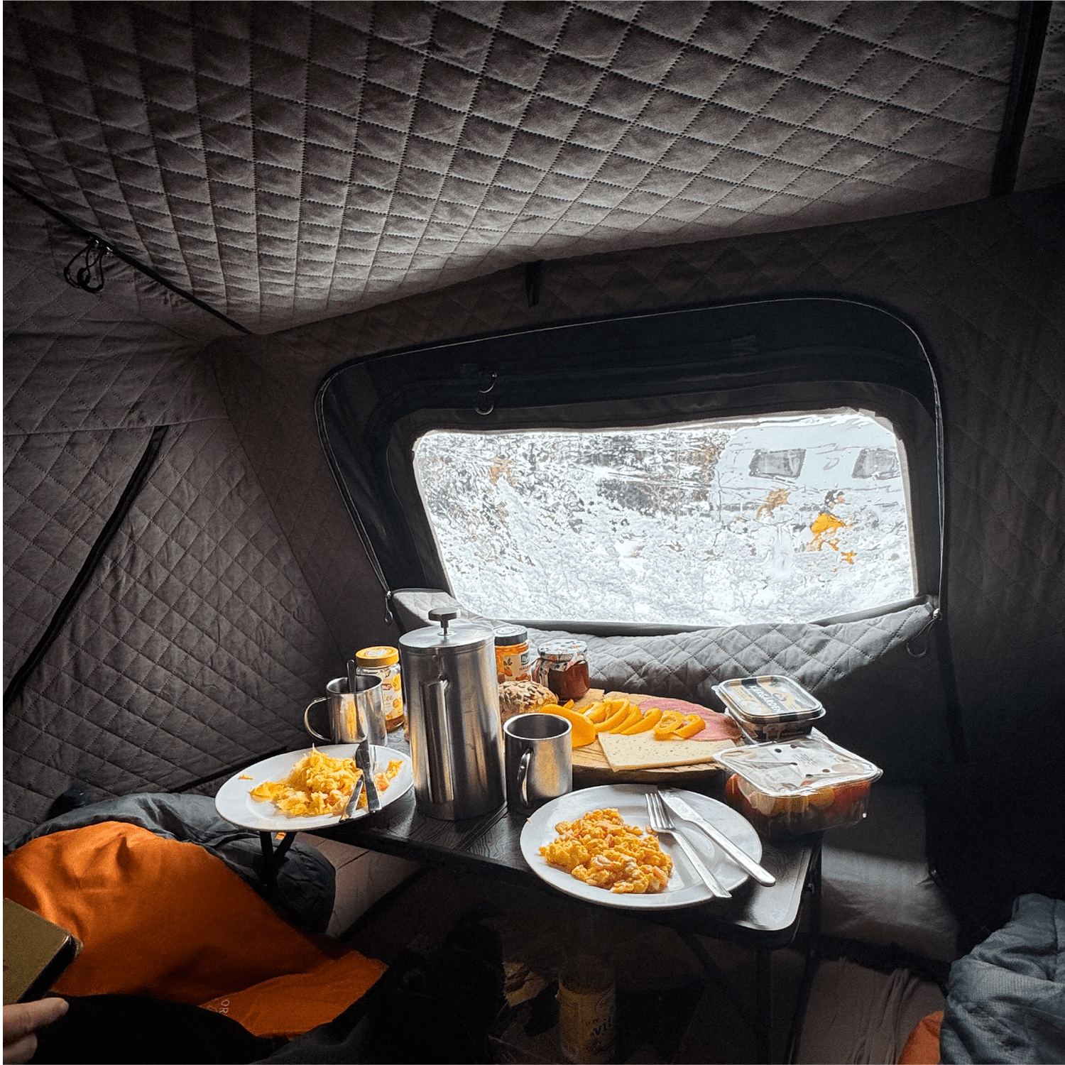 Cuisiner en road trip : l'équipement idéal pour accompagner votre tente de toit