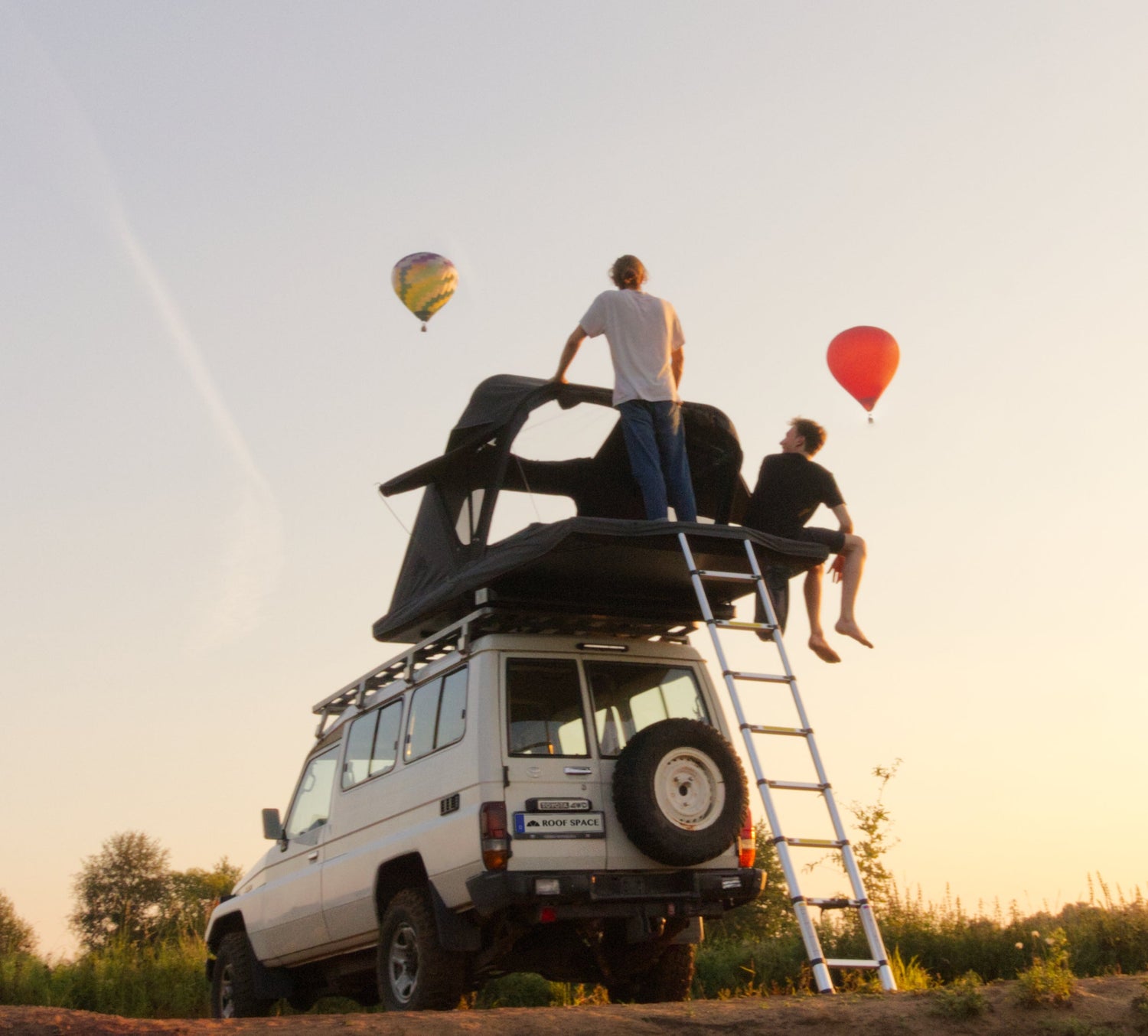 Voyager en tente de toit à deux après 45 ans : confort, liberté et douceur de voyage