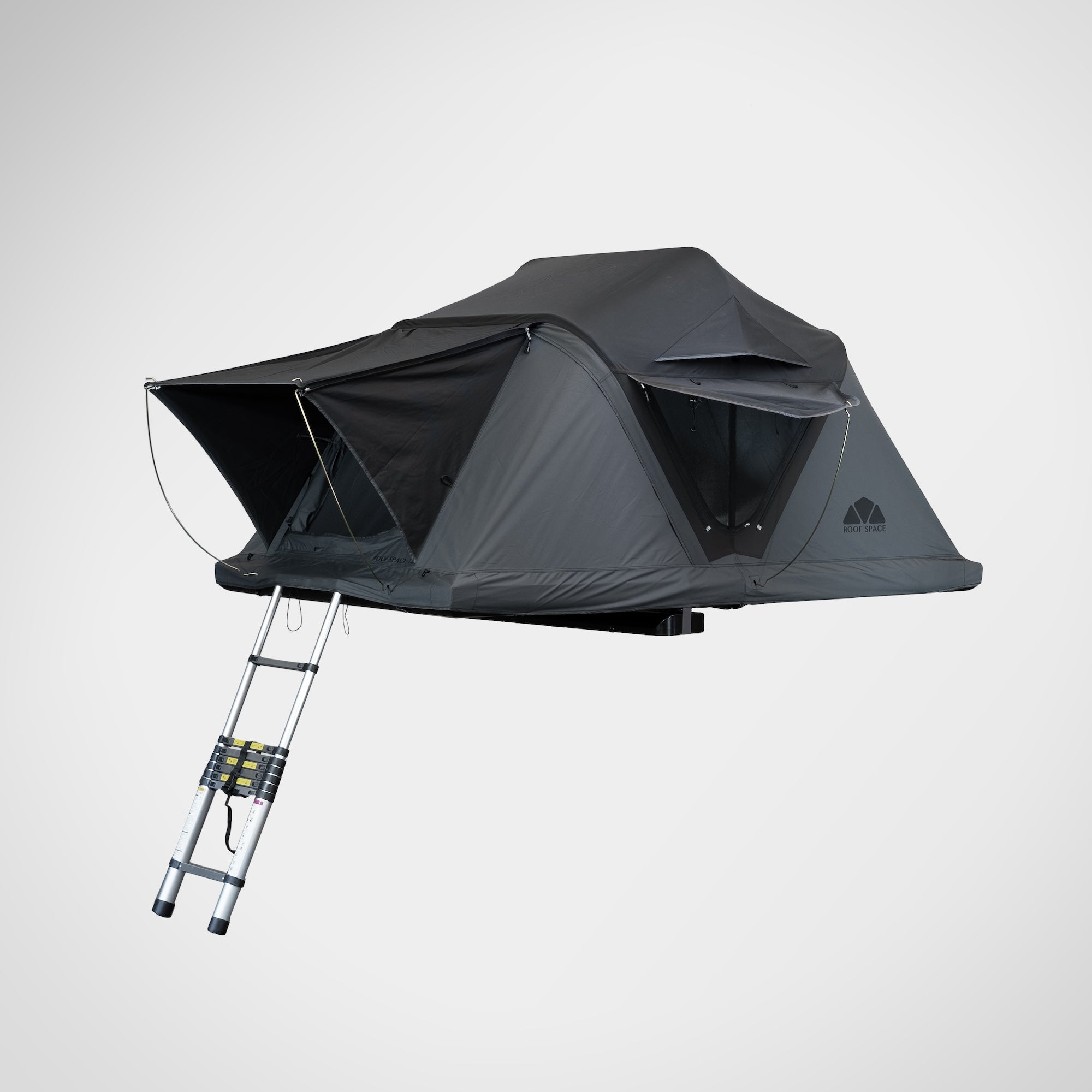 Tente de toit 2 personnes Roof Space 2 avec entrée de tente relevée, préparée de manière optimale pour les jours de pluie.