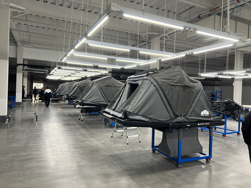 Contrôle qualité final des tentes de toit Roof Space