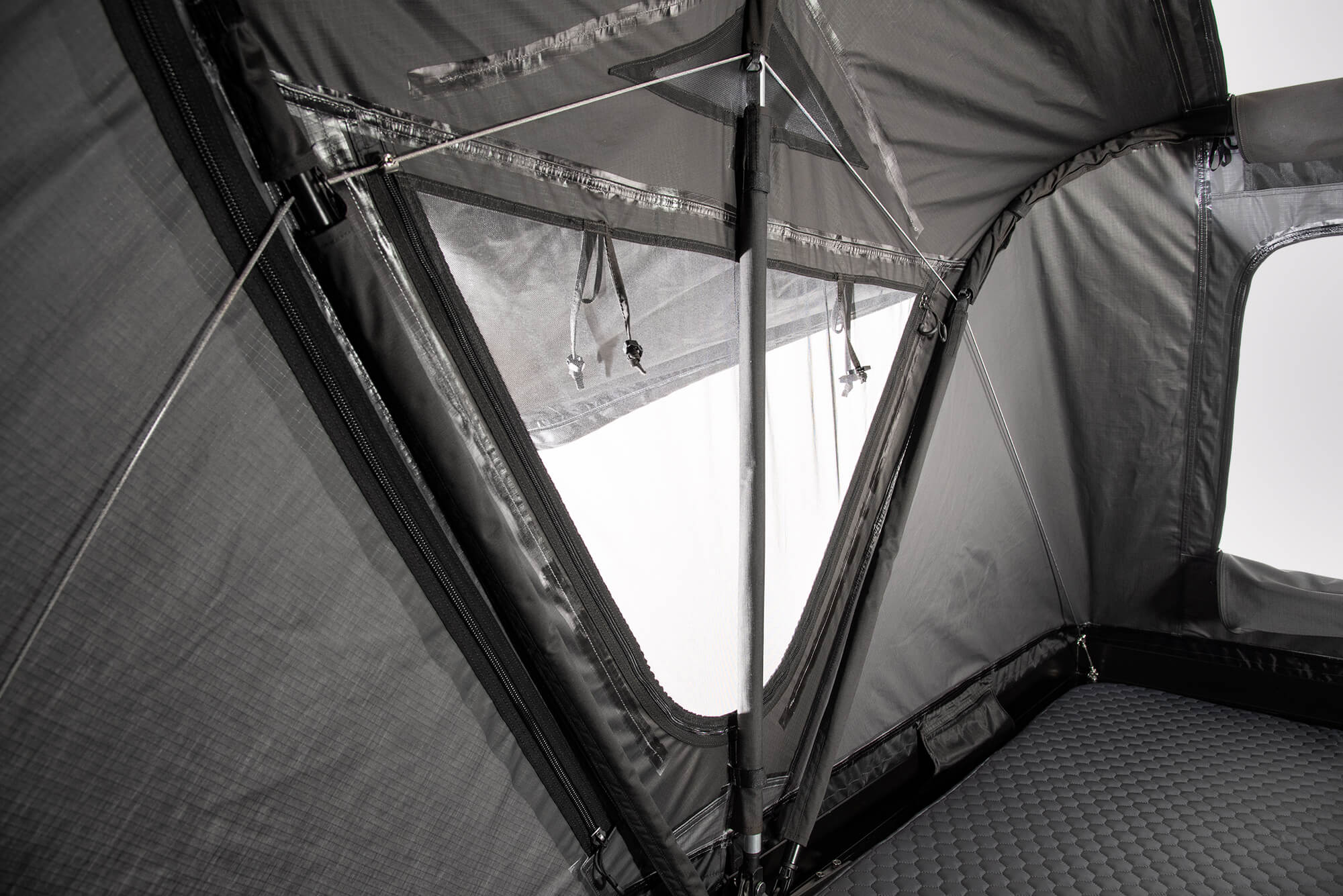 Système de stabilité par câbles en acier de la tente de toit Roof Space